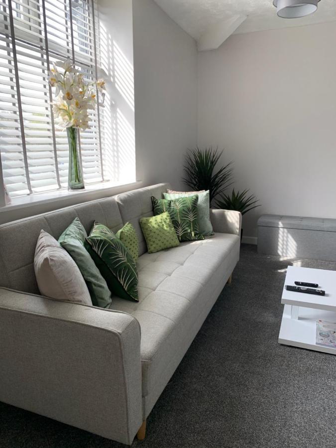 The Greens Apartment Farnworth エクステリア 写真
