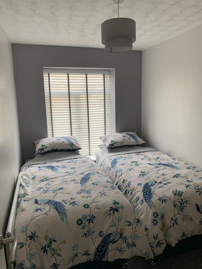 The Greens Apartment Farnworth エクステリア 写真