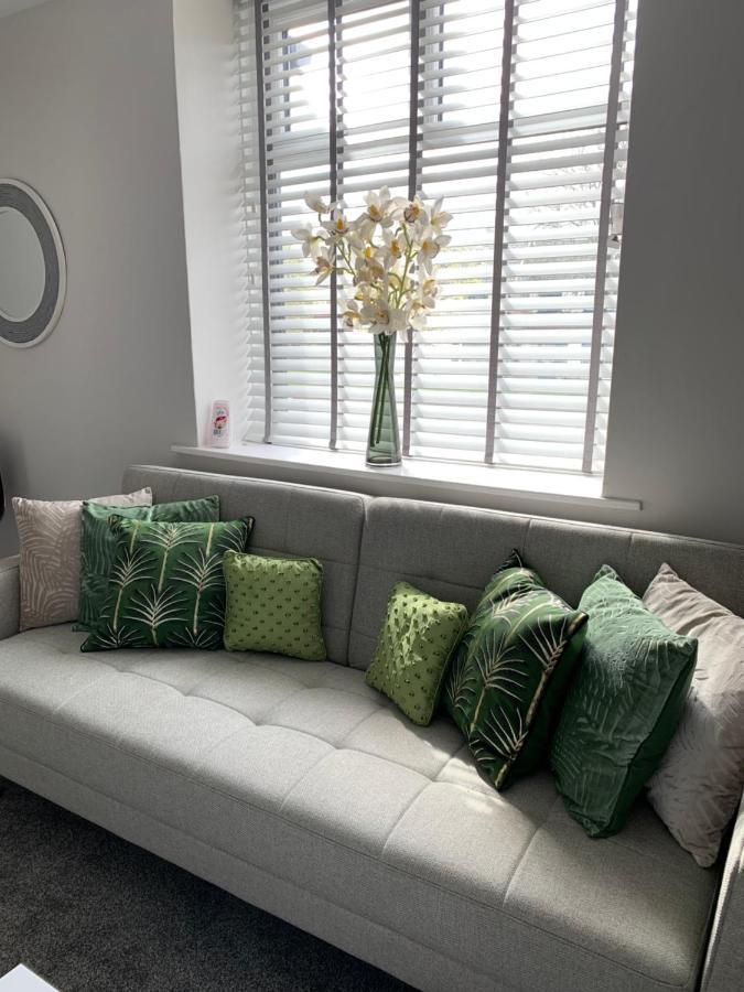 The Greens Apartment Farnworth エクステリア 写真