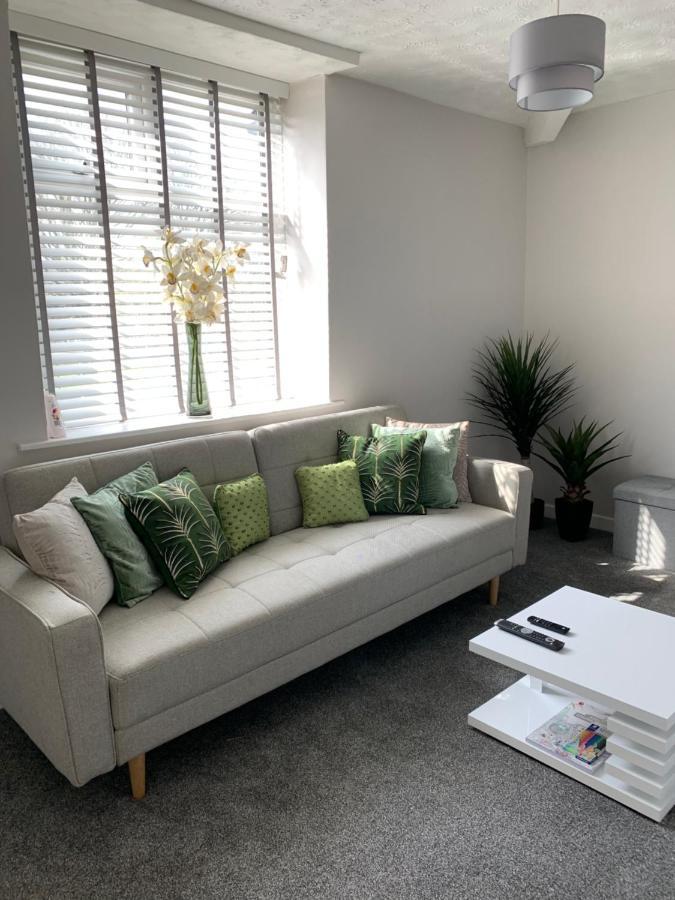 The Greens Apartment Farnworth エクステリア 写真