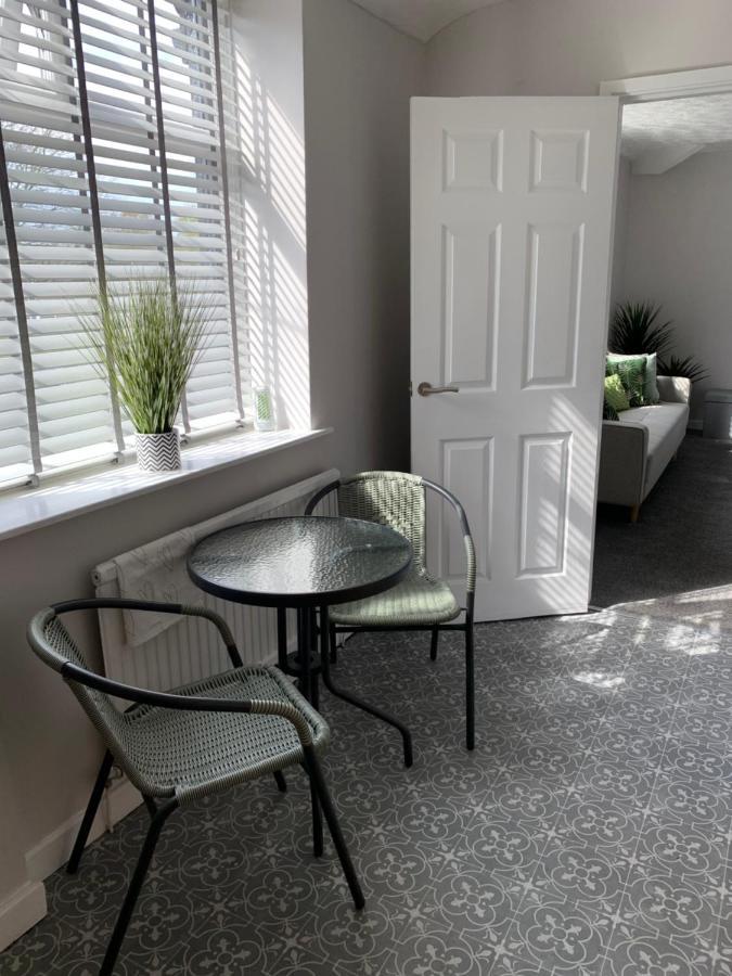 The Greens Apartment Farnworth エクステリア 写真